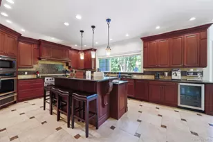 78 Swan Ct, East Hills, NY 11576 - Photo 10