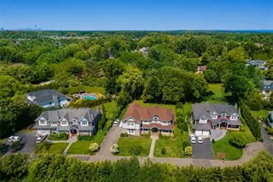 78 Swan Ct, East Hills, NY 11576 - Photo 32