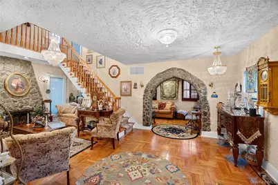 315 Wynsum Avenue, Merrick, NY 11566 - Photo 8