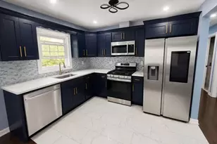 248-13 139th Ave, Rosedale, NY 11422 - Photo 2