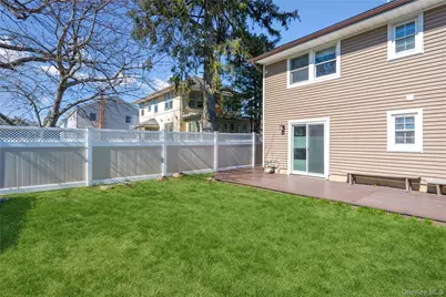 445 S Wellwood Avenue, Lindenhurst, NY 11757 - Photo 14