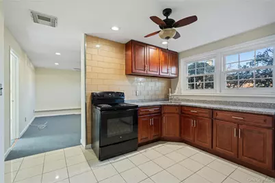 445 S Wellwood Avenue, Lindenhurst, NY 11757 - Photo 10