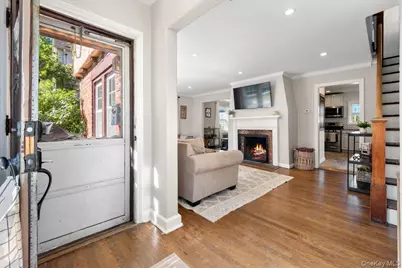 8 Interlaken Avenue, New Rochelle, NY 10801 - Photo 4