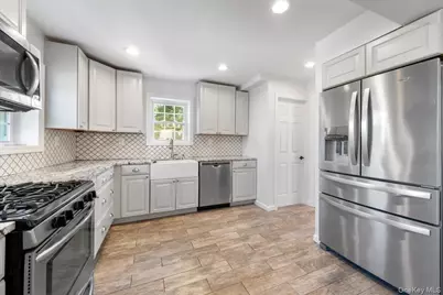 8 Interlaken Avenue, New Rochelle, NY 10801 - Photo 10
