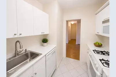 27010 Grand Central Parkway #4M, Floral Park, NY 11005 - Photo 6