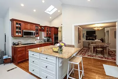 32 Randy Lane, Plainview, NY 11803 - Photo 8