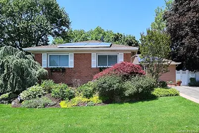 32 Randy Lane, Plainview, NY 11803 - Photo 2