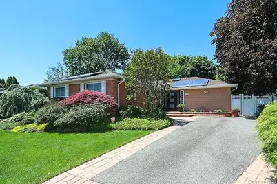 32 Randy Lane, Plainview, NY 11803 - Photo 1