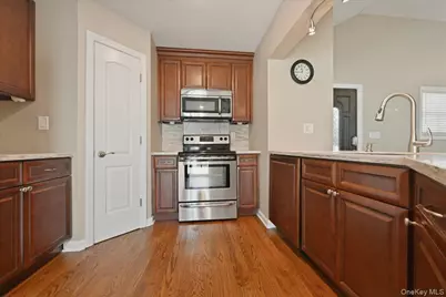 12 Annuskemunnica Road, Babylon, NY 11702 - Photo 6