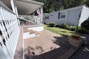 658 Sound Ave, Calverton, NY 11933 - Photo 10