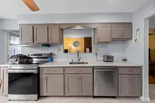 38 Pamlico Ave, Ronkonkoma, NY 11779 - Photo 8