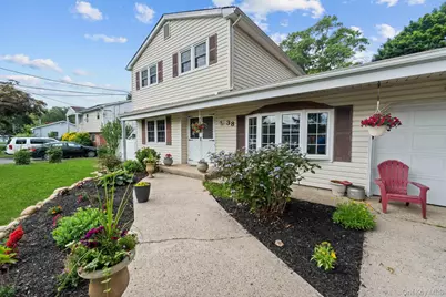 38 Pamlico Avenue, Ronkonkoma, NY 11779 - Photo 2