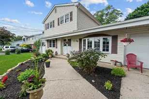 38 Pamlico Ave, Ronkonkoma, NY 11779 - Photo 2