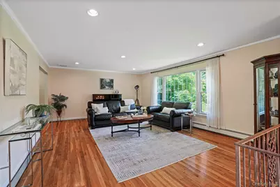 2 Rochambeau Drive, Hartsdale, NY 10530 - Photo 4