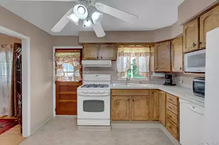 115 N Evergreen Dr, Selden, NY 11784 - Photo 14