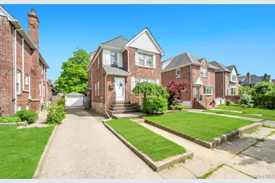 65 Bixley Heath, Lynbrook, NY 11563 - Photo 2