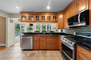 8 Washington Ave, East Setauket, NY 11733 - Photo 6