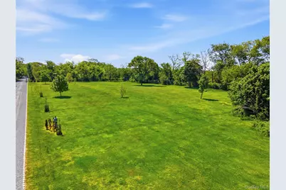 704 Hubbard Avenue, Aquebogue, NY 11901 - Photo 14
