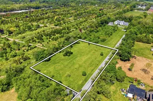 704 Hubbard Ave, Aquebogue, NY 11901 - Photo 2