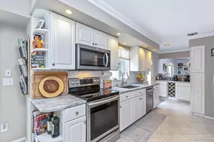 27 Winslow Ln, Smithtown, NY 11787 - Photo 18