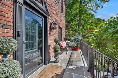 17 Sinclair Martin Drive, Roslyn, NY 11576 - Photo 2