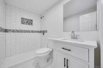 7 Sunrise Lane, Levittown, NY 11756 - Photo 22