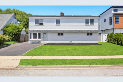7 Sunrise Lane, Levittown, NY 11756 - Photo 2
