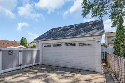 638 6th Avenue, New Hyde Park, NY 11040 - Photo 22
