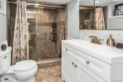 638 6th Avenue, New Hyde Park, NY 11040 - Photo 20