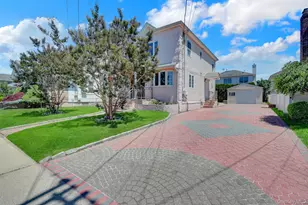 32 3rd Ave, New Hyde Park, NY 11040 - Photo 2