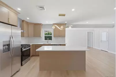 2934 Kinloch Road, Wantagh, NY 11793 - Photo 8