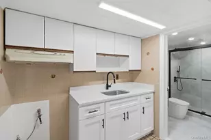 2934 Kinloch Rd, Wantagh, NY 11793 - Photo 20