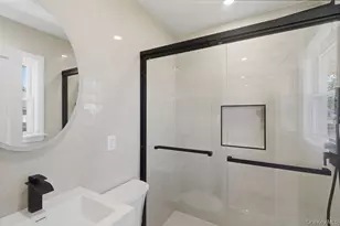 2934 Kinloch Rd, Wantagh, NY 11793 - Photo 18