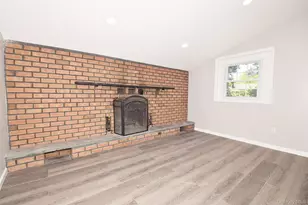 235 E 1st St, Deer Park, NY 11729 - Photo 4