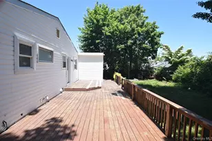 235 E 1st St, Deer Park, NY 11729 - Photo 16