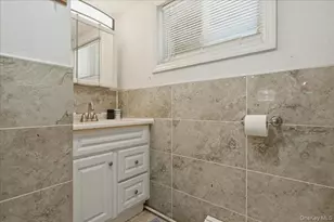 51 Hickory Rd, Port Washington, NY 11050 - Photo 12