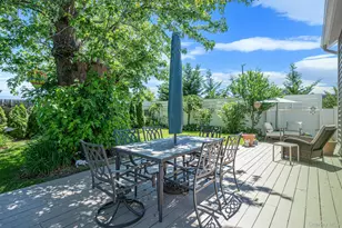 590 S 7th St, Lindenhurst, NY 11757 - Photo 26