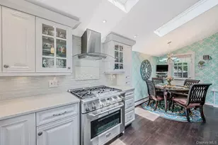 590 S 7th St, Lindenhurst, NY 11757 - Photo 10