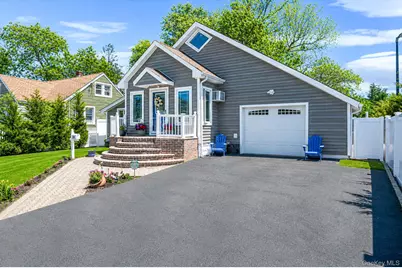 590 S 7th Street, Lindenhurst, NY 11757 - Photo 2