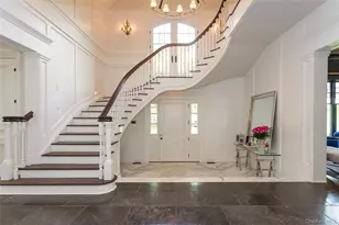 7 Pine Dr, Great Neck, NY 11021 - Photo 2