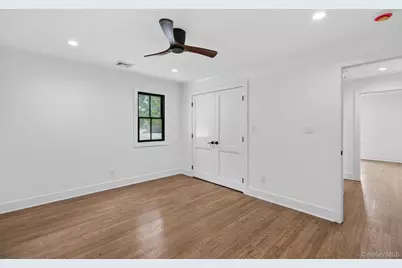 85 Kenneth Avenue, Huntington, NY 11743 - Photo 18