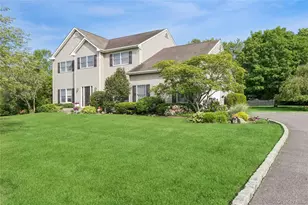 3 Naomi Ct, Melville, NY 11747 - Photo 4