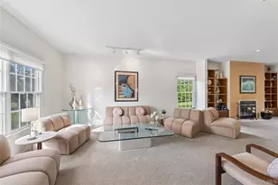 3 Naomi Ct, Melville, NY 11747 - Photo 12