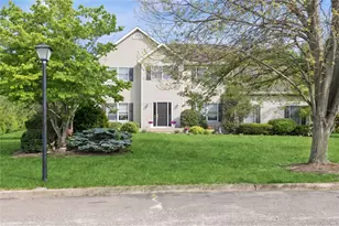 3 Naomi Ct, Melville, NY 11747 - Photo 2