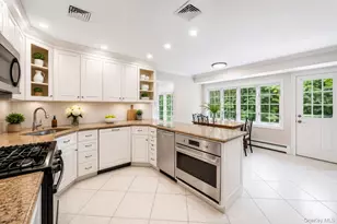 29 Waverly Pl, Lawrence, NY 11559 - Photo 4