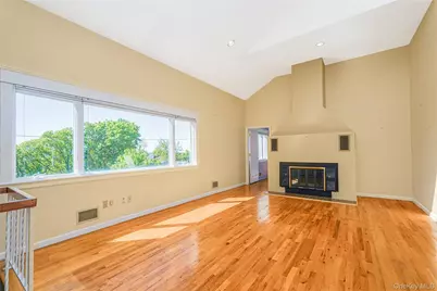 215 Coverly Avenue, New York, NY 10301 - Photo 2