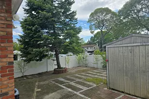 90 Blue Point Rd, Selden, NY 11784 - Photo 18