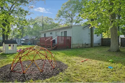 84 Queen Road, Mastic Beach, NY 11951 - Photo 18