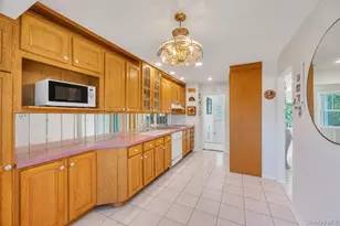 1827 Roberta Ln, Merrick, NY 11566 - Photo 8