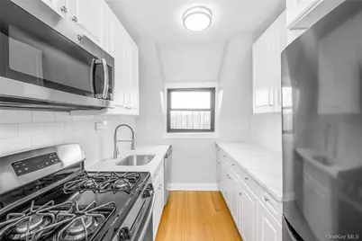 64 Kensington Road #3B, Bronxville, NY 10708 - Photo 1